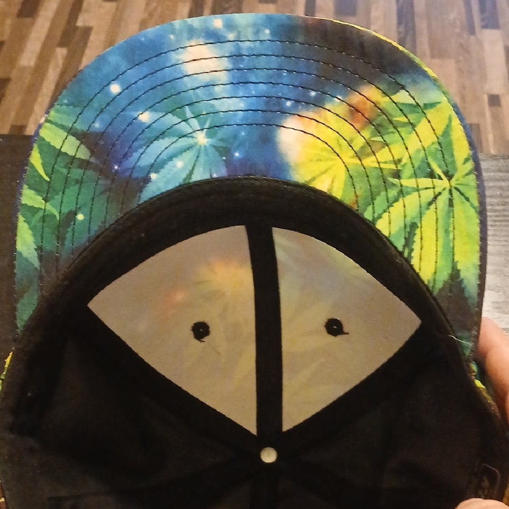 KBETHOS Colorful Leaf Design Cap - Picture 2 of 4